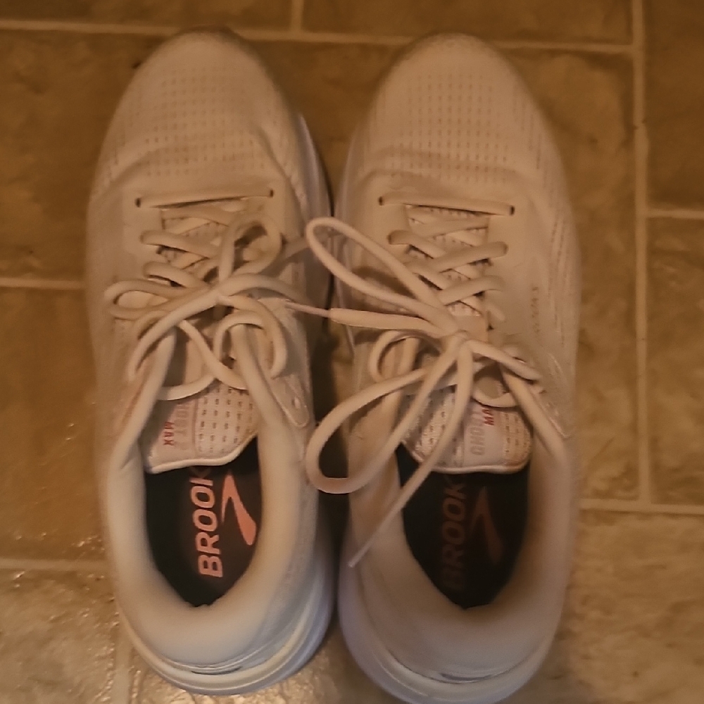 Brooks White Athletic Shoes with Cushioned Sole